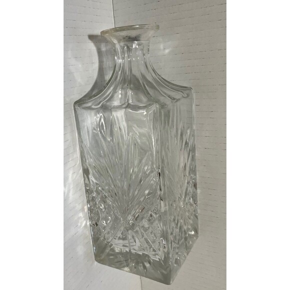 Dublin Crystal Whiskey Decanter 24oz no Stopper for liqueur or Water 9’x 4’ - Picture 10 of 16